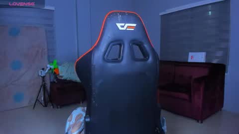 caroline_east online show from October 2025 10:46:02 AM