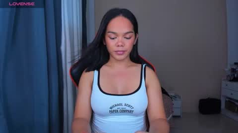 caroline_east online show from October 2025 04:52:02 PM