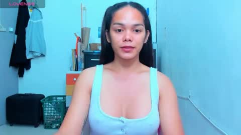 Snapshot of caroline_east chatting on February 2026 06:36:02 AM caroline_east online show from February 2026 06:36:02 AM