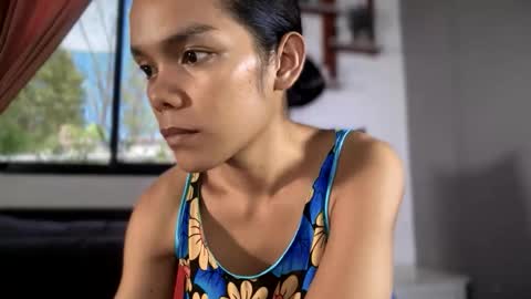 Snapshot of caroline_east chatting on May 2026 03:57:02 AM caroline_east online show from May 2026 03:57:02 AM