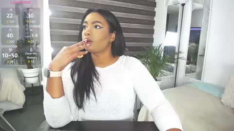 C A R O L I N E online show from March 2025 01:07:01 PM