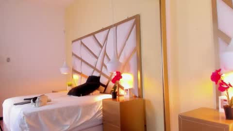 Caroline online show from December 2025 12:14:02 PM