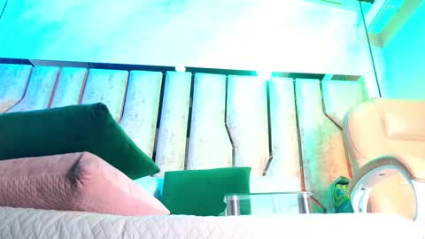 Carolina online show from December 2025 03:12:01 AM