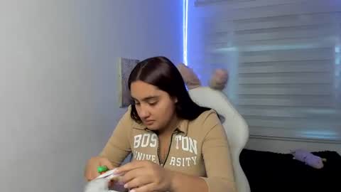caroline_rodriguez_9 online show from June 2026 07:01:01 PM