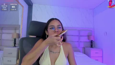 Snapshot of carolinefyre chatting on April 2026 01:41:01 PM Caroline online show from April 2026 01:41:01 PM