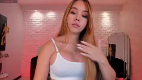 Caro online show from October 2025 10:36:01 AM