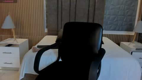 Caro  online show from November 2025 08:57:02 AM