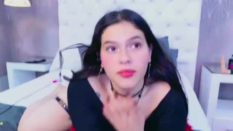 Caroline Olsenn online show from July 2026 03:32:01 PM