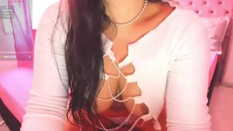 Caroline  online show from April 2026 02:52:02 PM