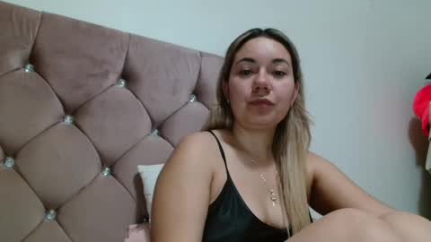 Snapshot of caroo0615 chatting on October 2025 07:40:02 AM caroo0615 online show from October 2025 07:40:02 AM