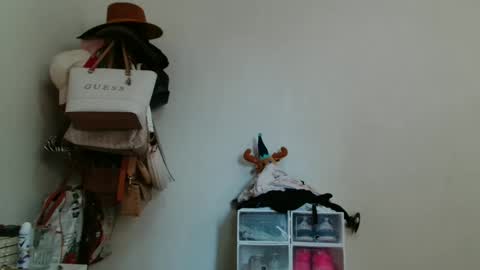 caroo0615 online show from March 2026 06:31:01 PM