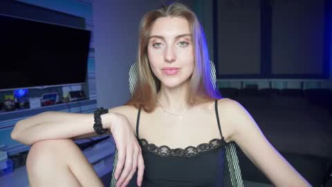 Snapshot of cassiablade1 chatting on October 2025 04:37:01 PM Seductress Cassia FINDOM AND SADISM NO NUDE online show from October 2025 04:37:01 PM