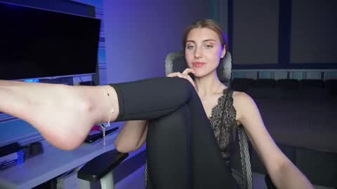 Snapshot of cassiablade1 chatting on October 2025 04:40:02 PM Seductress Cassia FINDOM AND SADISM NO NUDE online show from October 2025 04:40:02 PM