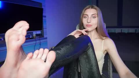 Snapshot of cassiablade1 chatting on November 2025 04:12:02 PM Seductress Cassia FINDOM AND SADISM NO NUDE online show from November 2025 04:12:02 PM
