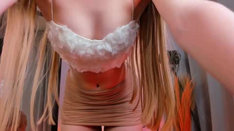 Snapshot of cassie_palmer chatting on December 2024 09:45:01 AM Hello my name is Cassie and my friend Nilo is also here online show from December 2024 09:45:01 AM