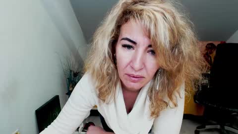 Snapshot of cassiejonas chatting on January 2025 02:31:02 AM CassieJonas online show from January 2025 02:31:02 AM