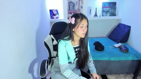 Snapshot of catalehia_milk chatting on October 2025 07:57:02 PM C A T A L E H I A online show from October 2025 07:57:02 PM