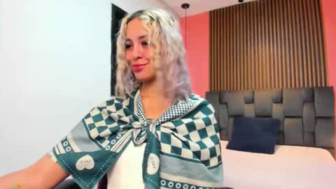 Snapshot of catalina_clark chatting on December 2025 12:32:01 PM Catalina online show from December 2025 12:32:01 PM