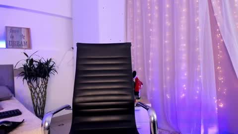 Snapshot of catalinamuss_ chatting on January 2025 02:04:01 PM Catalina online show from January 2025 02:04:01 PM