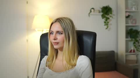 Snapshot of catecrago_ chatting on October 2025 08:04:02 AM catecrago online show from October 2025 08:04:02 AM