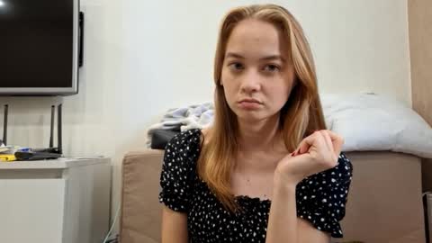 Snapshot of cathrynfinnell chatting on October 2025 11:01:01 AM Alisa online show from October 2025 11:01:01 AM