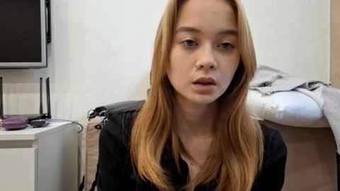 Snapshot of cathrynfinnell chatting on November 2025 11:01:02 AM Alisa online show from November 2025 11:01:02 AM