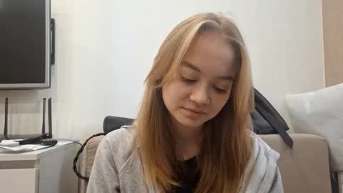 Snapshot of cathrynfinnell chatting on November 2025 09:43:01 AM Alisa online show from November 2025 09:43:01 AM