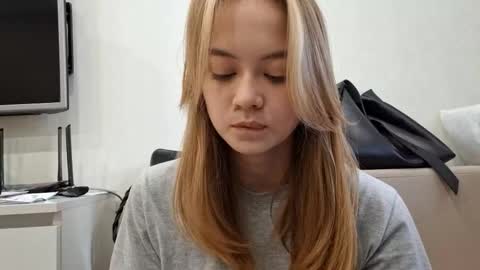 Snapshot of cathrynfinnell chatting on November 2025 11:09:02 AM Alisa online show from November 2025 11:09:02 AM