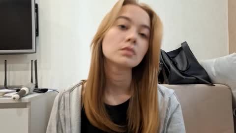 Snapshot of cathrynfinnell chatting on November 2025 09:20:02 AM Alisa online show from November 2025 09:20:02 AM