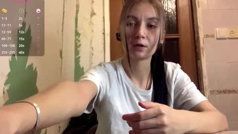 Lola online show from October 2025 09:34:02 PM