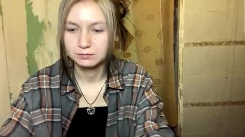 Lola online show from November 2025 09:03:01 PM