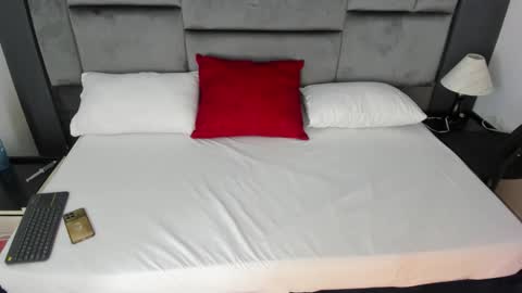 Snapshot of catleyasmith chatting on December 2025 12:02:02 PM Catleya online show from December 2025 12:02:02 PM