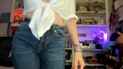 Snapshot of catnips_cabaret chatting on February 2025 03:21:01 AM some call me djcatnips some call me CC but i love it when you call me miss catnips online show from February 2025 03:21:01 AM