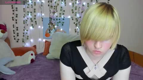 cattie_w_ online show from October 2025 01:17:01 AM