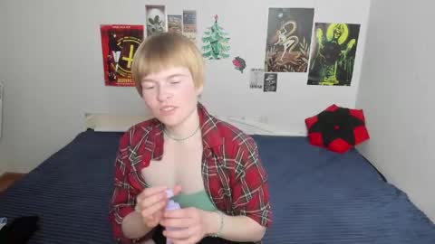cattie_w_ online show from April 2026 01:17:02 AM