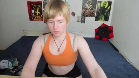 cattie_w_ online show from April 2026 01:41:02 AM