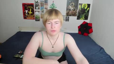 cattie_w_ online show from April 2026 01:19:02 AM