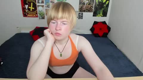 cattie_w_ online show from May 2026 01:13:01 AM
