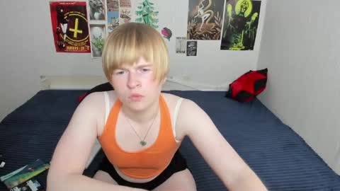 cattie_w_ online show from May 2026 01:14:02 AM