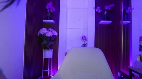 cattleyascaly online show from November 2025 08:40:01 PM