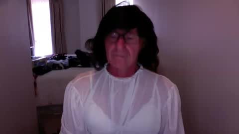 Elle online show from February 2025 02:06:02 AM