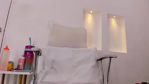 celeste_smmith_ online show from November 2025 11:09:02 AM