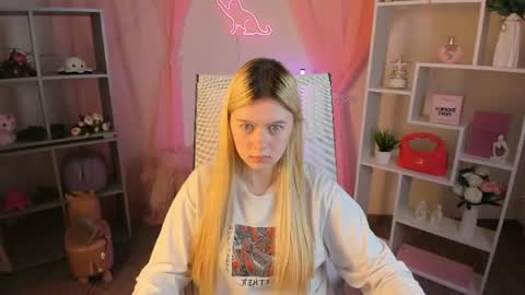 your cute kitty online show from April 2026 07:06:01 PM