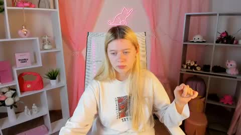your cute kitty online show from April 2026 07:16:01 PM
