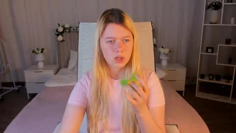 your cute kitty online show from May 2026 04:15:01 PM