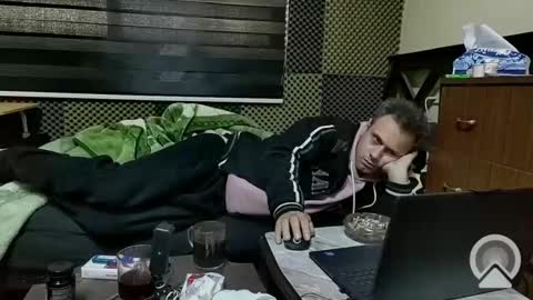 Snapshot of cezar46 chatting on January 2025 08:52:01 AM cezar online show from January 2025 08:52:01 AM