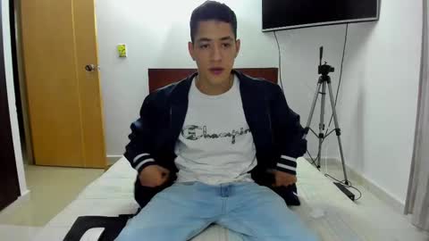 Snapshot of chandler_kenji chatting on November 2025 04:18:01 AM Kenji online show from November 2025 04:18:01 AM