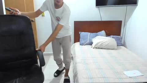 Snapshot of chandler_kenji chatting on November 2025 01:17:01 AM Kenji online show from November 2025 01:17:01 AM