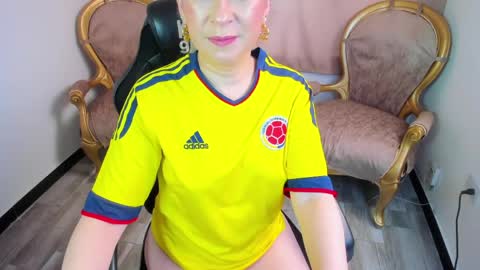 Snapshot of chanel_gold chatting on April 2026 04:33:02 PM online show from April 2026 04:33:02 PM