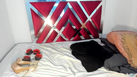 Snapshot of channellross chatting on February 2025 03:42:01 AM Chanell online show from February 2025 03:42:01 AM